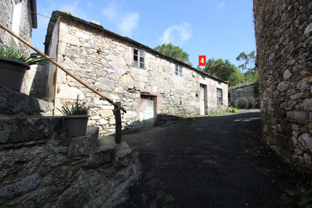 Hamlet For Sale in Lugo Spain with 6 Properties 5